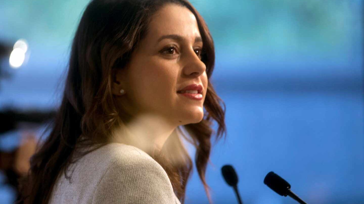 La líder de Ciudadanos en Cataluña, Inés Arrimadas, durante una rueda de prensa en el Parlament.