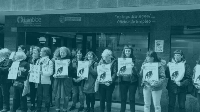 Protesta de mujeres ante Lanbide.