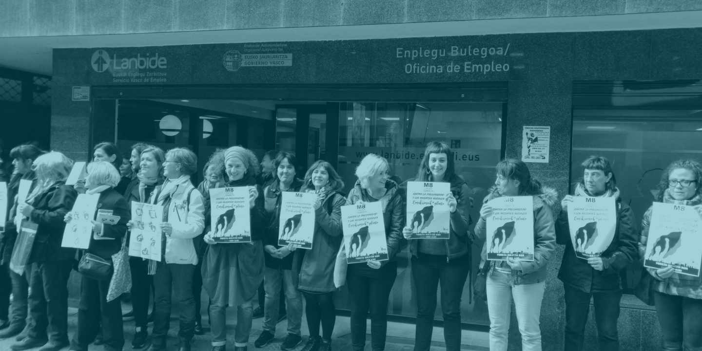 Protesta de mujeres ante Lanbide.