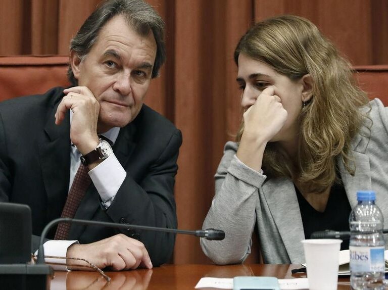 El PdeCat quiere matar políticamente a Puigdemont tras su encarcelamiento