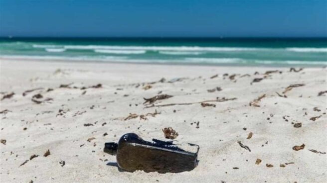 Encuentran una botella con un mensaje lanzada al mar en 1886 por un experimento