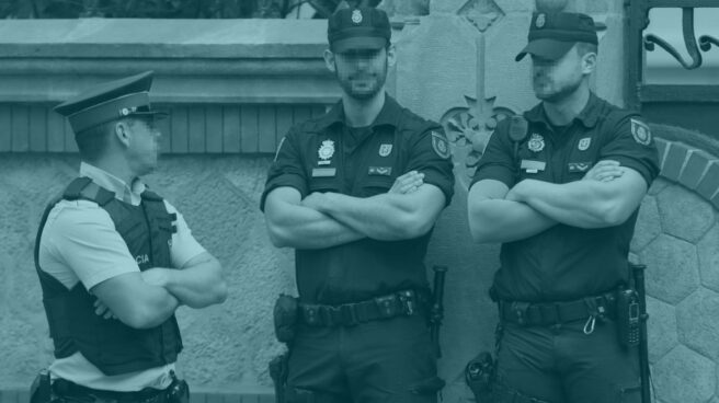 Los Mossos han espiado a políticos, activistas y periodistas, según un informe de la Policía Nacional.