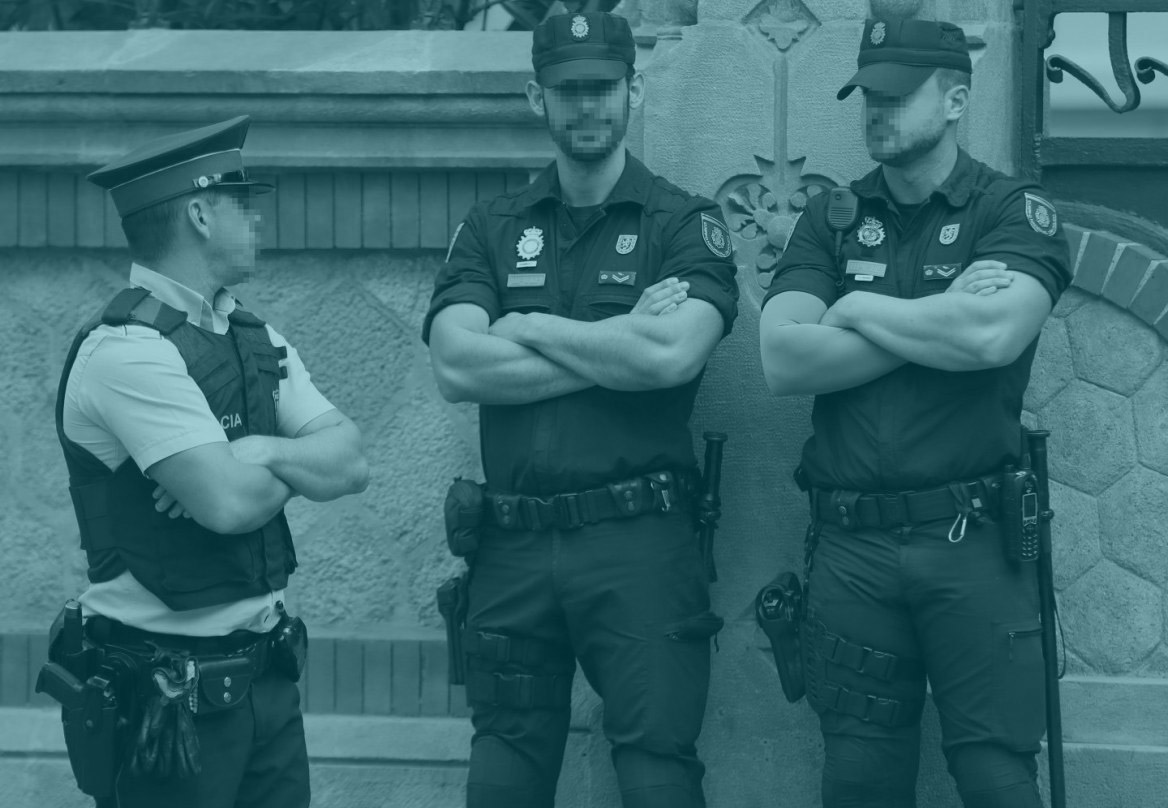 Los Mossos han espiado a políticos, activistas y periodistas, según un informe de la Policía Nacional.