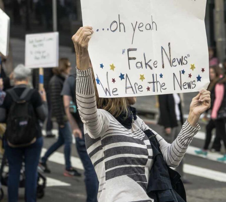 La ciencia demuestra que nos encanta compartir noticias falsas