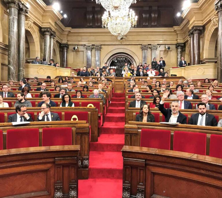 El Parlament cita a Rajoy, Sánchez y el jefe de la Casa Real en la Comisión del 155