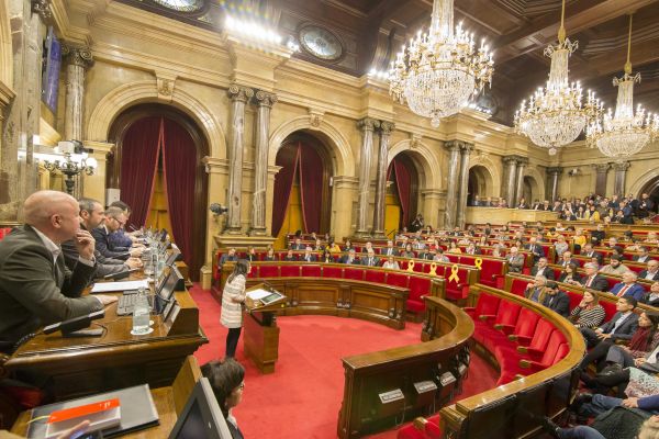 Los independentistas reculan y desbloquean la devolución de la extra a los funcionarios catalanes