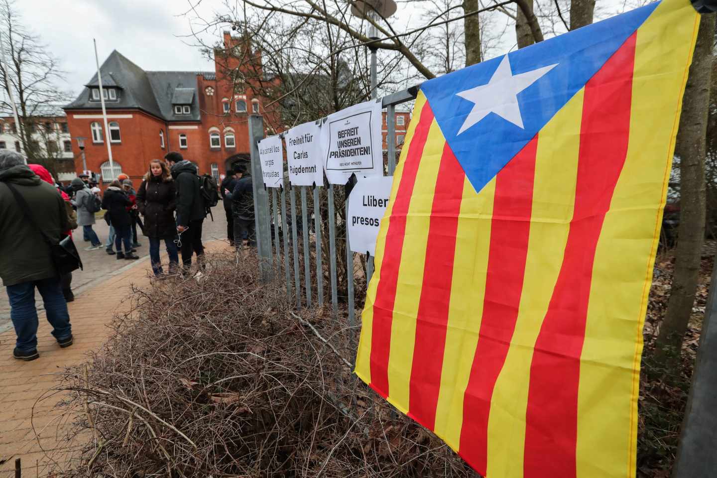 Interior denuncia ante la Audiencia a los mossos que acompañaban a Puigdemont