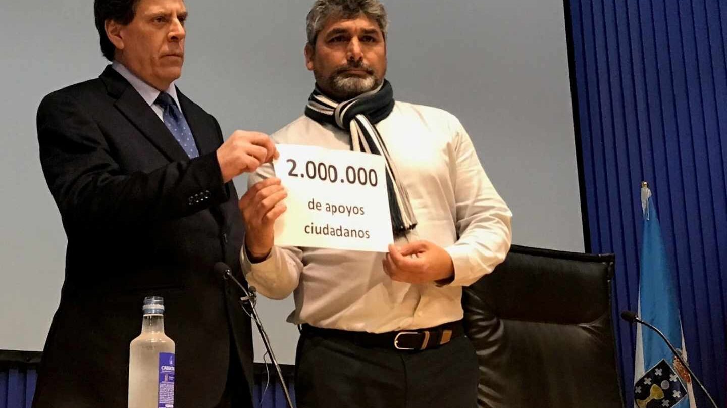Juan Carlos Quer y Juan José Cortés, en un acto en favor del mantenimiento de la prisión permanente revisable.