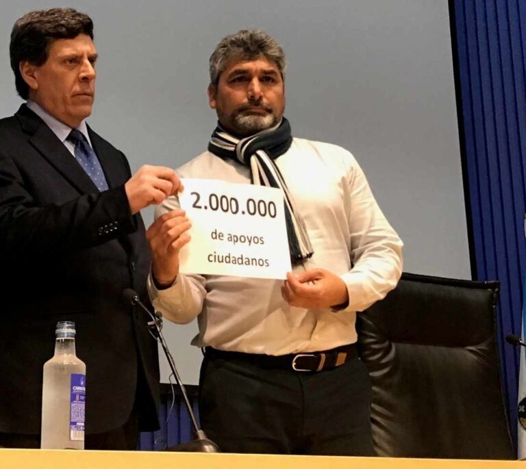 Familiares de víctimas amenazan con una campaña contra los partidos que deroguen la prisión permanente revisable