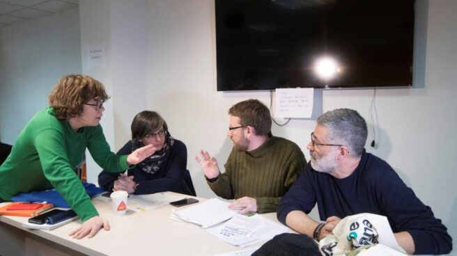 Eulalia Reguant (1i), Mireia Boya (2i), Vidal Aragonés (2d) y Carles Riera (1d), durante la reunión del consejo político de la CUP.