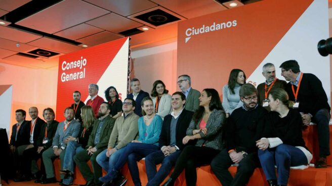 Albert Rivera durante el primer Consejo General del partido junto al resto de su equipo.