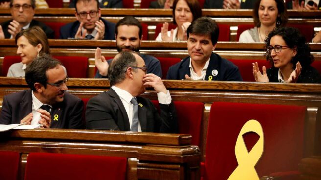 Jordi Turull habla con Marta Rovira. Jordi Turull habla con Marta Rovira.