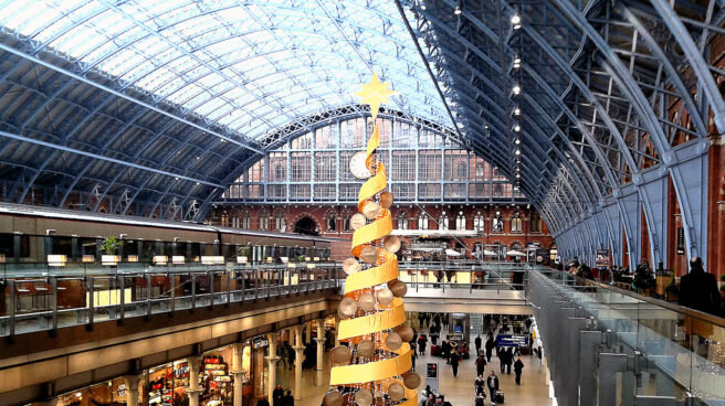 Interior de la Estación de Saint Pancras, en Londres, adonde llega el Eurostar. Interior de la Estación de Saint Pancras, en Londres, adonde llega el Eurostar.