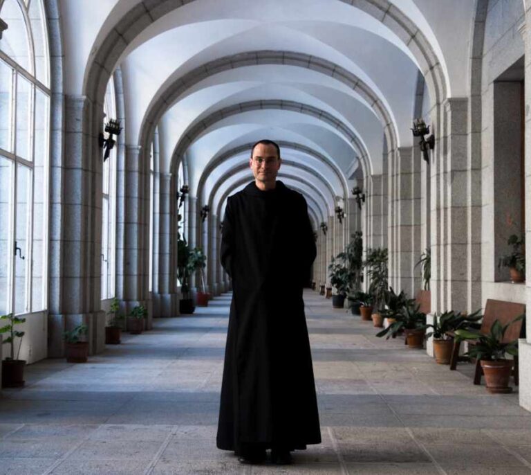 "Quien entregó a la comunidad benedictina la custodia del cuerpo de Franco fue el Rey"