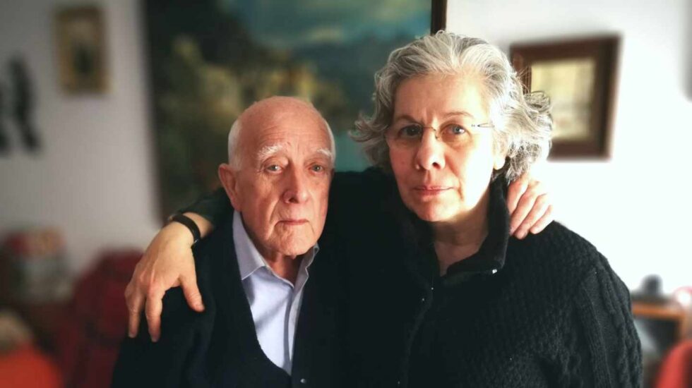 Manuel Lapeña Lapeña, de 93 años, y su hija Puriicación Lapeña Garrido (60) en Zaragoza.