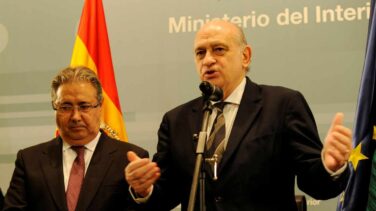 Zoido enmienda a Fernández Díaz: Villarejo no tenía permiso para sus negocios privados