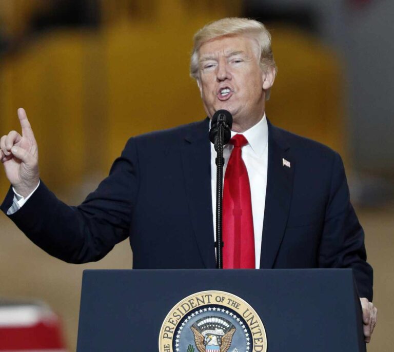 Trump amenaza a Amazon y agrava su caída en Wall Street: "La situación va a cambiar"