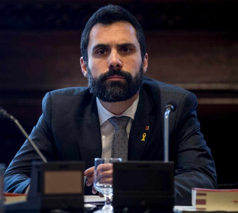 El Gobierno duda sobre si recurrir o no el voto delegado de Puigdemont mientras esté en prisión