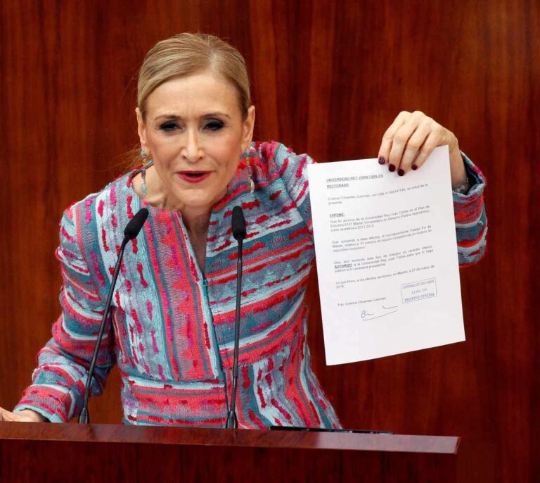 La falsificación en documento público acarrea penas de hasta 6 años de cárcel