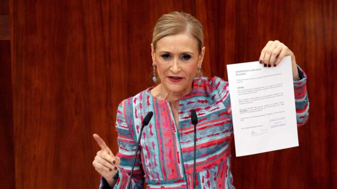 Cifuentes durante el pleno en la Asamblea