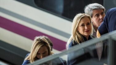 Cifuentes asegura que defendió su máster ante un tribunal de tres personas