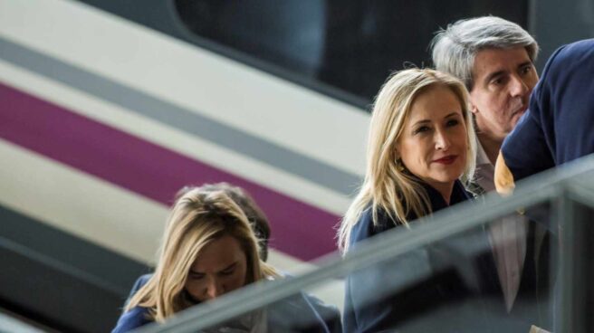 Cristina Cifuentes a su llegada a Sevilla para participar en la convención nacional del PP