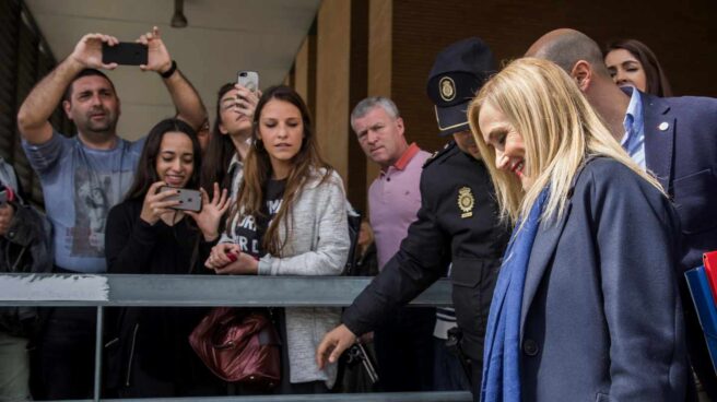 CRISTINA CIFUENTES La presidenta de la Comunidad de Madrid, Cristina Cifuentes, a su llegada a la estación de Santa Justa de Sevilla para asistir la Convención Nacional del PP.