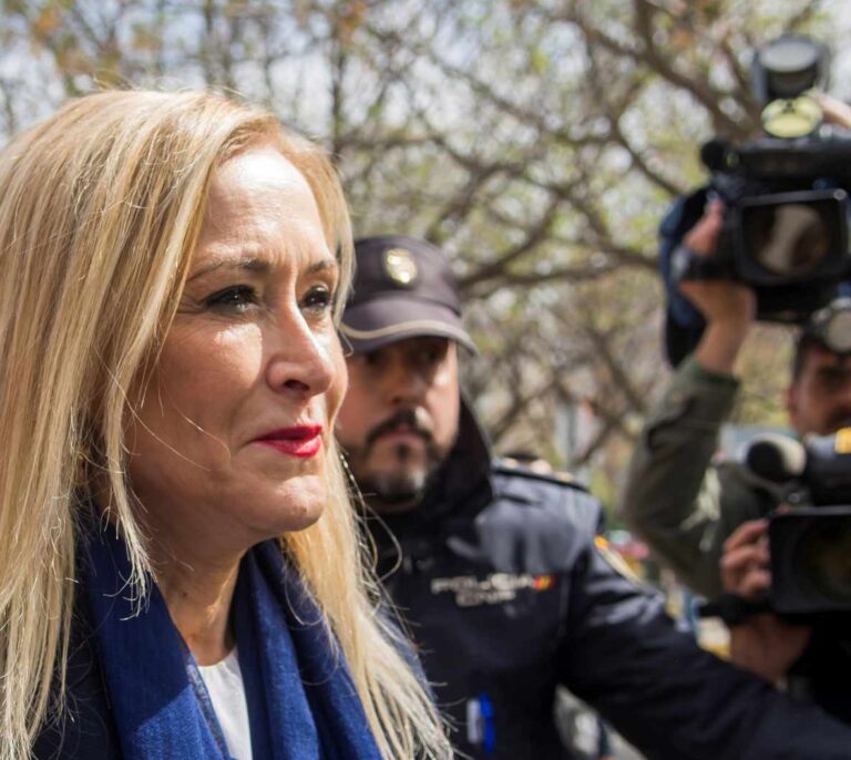 El PP acepta la comisión del máster para evitar que Cs pida la dimisión de Cifuentes