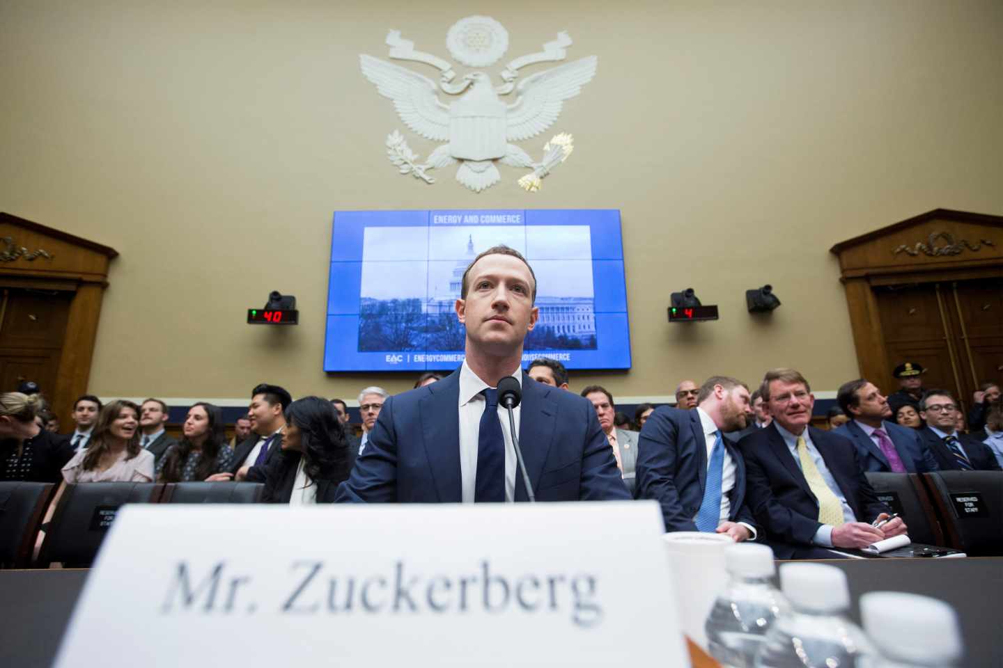 Mark Zuckerberg reconoce que sus datos también se filtraron a Cambridge Analytica
