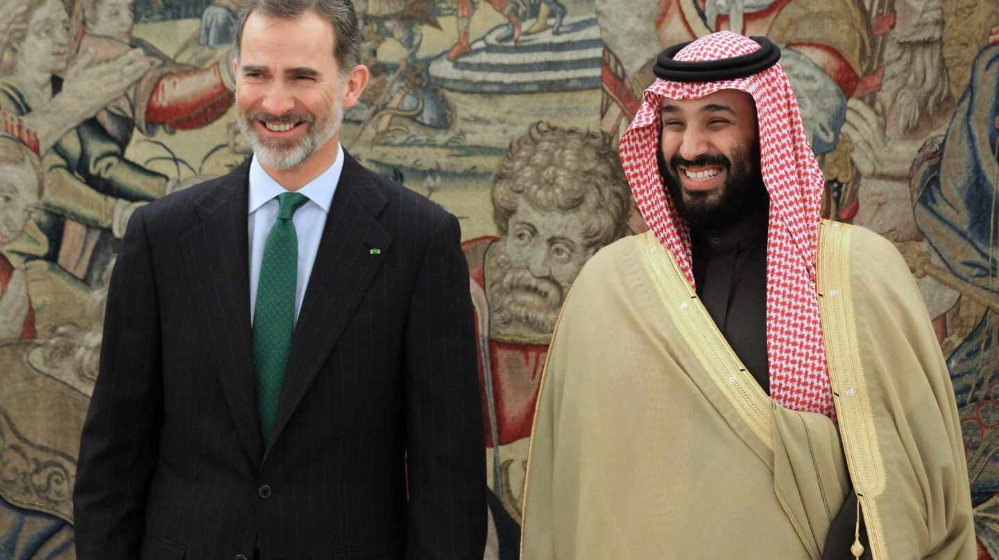 El rey Felipe recibe al príncipe heredero saudí, Mohamed bin Salmán.
