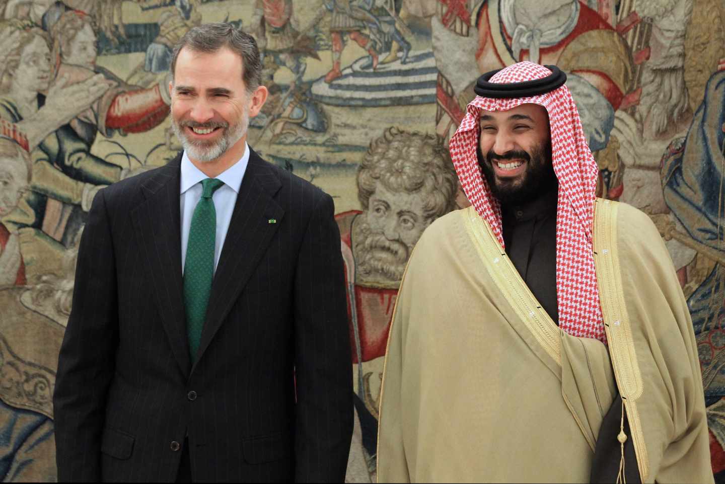 El rey Felipe recibe al príncipe heredero saudí, Mohamed bin Salmán.