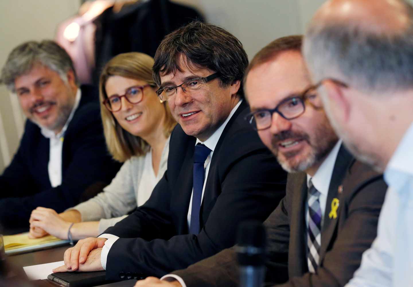 Puigdemont sigue deshojando la margarita de una nueva investidura telemática