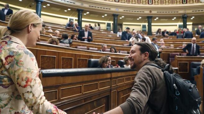 El líder de Podemos, Pablo Iglesias, y la diputada socialista Zaida Cantera.