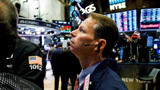 wall_street_bolsA La escalada del bono de EEUU enciende las alarmas del mercado.