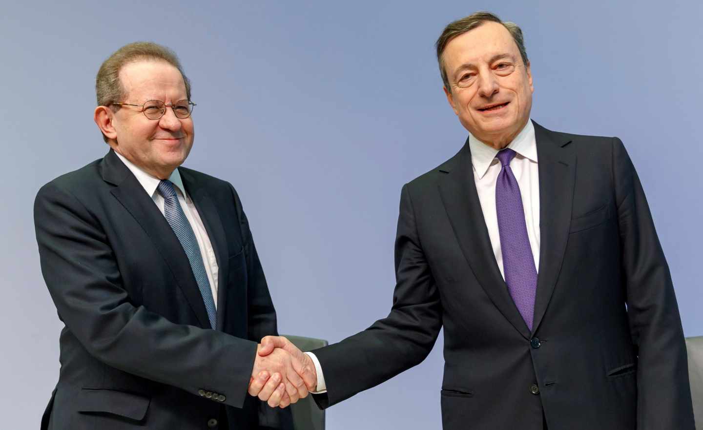 Draghi esperará a Guindos para dibujar el fin de los estímulos en Europa.