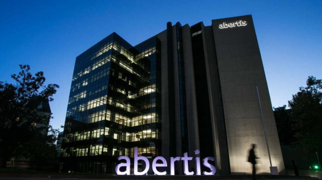 Abertis Castellana El consejo de Abertis ve positiva la oferta de ACS y Atlantia y decide aceptarla.