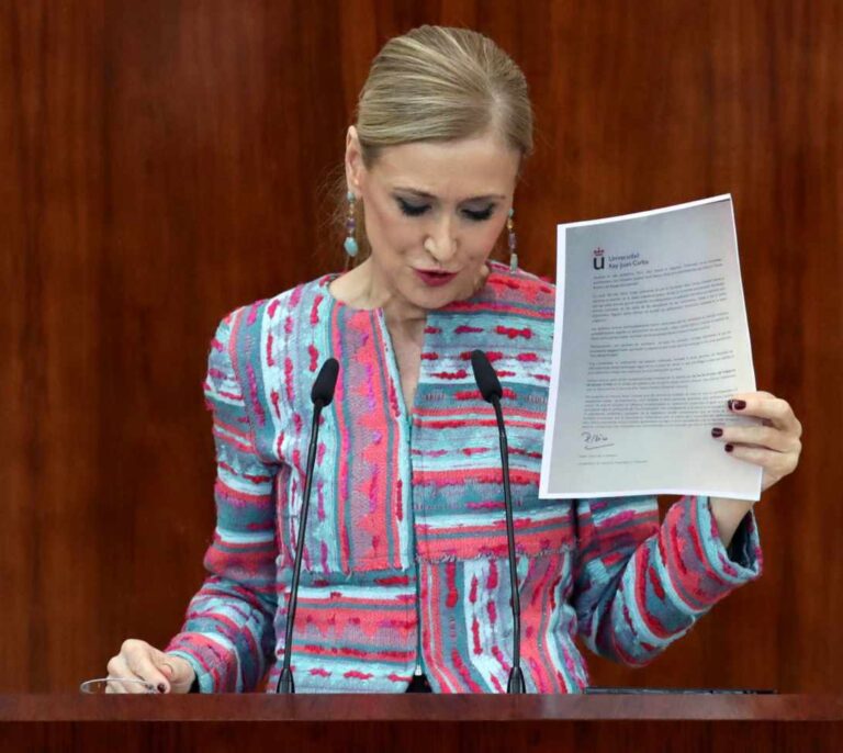 La presidenta del Tribunal declara que su firma es falsa y que nunca evaluó a Cifuentes
