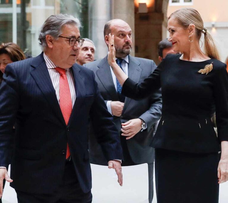 Cifuentes obvia el caso del máster en su primer acto tras el ultimátum de Cs