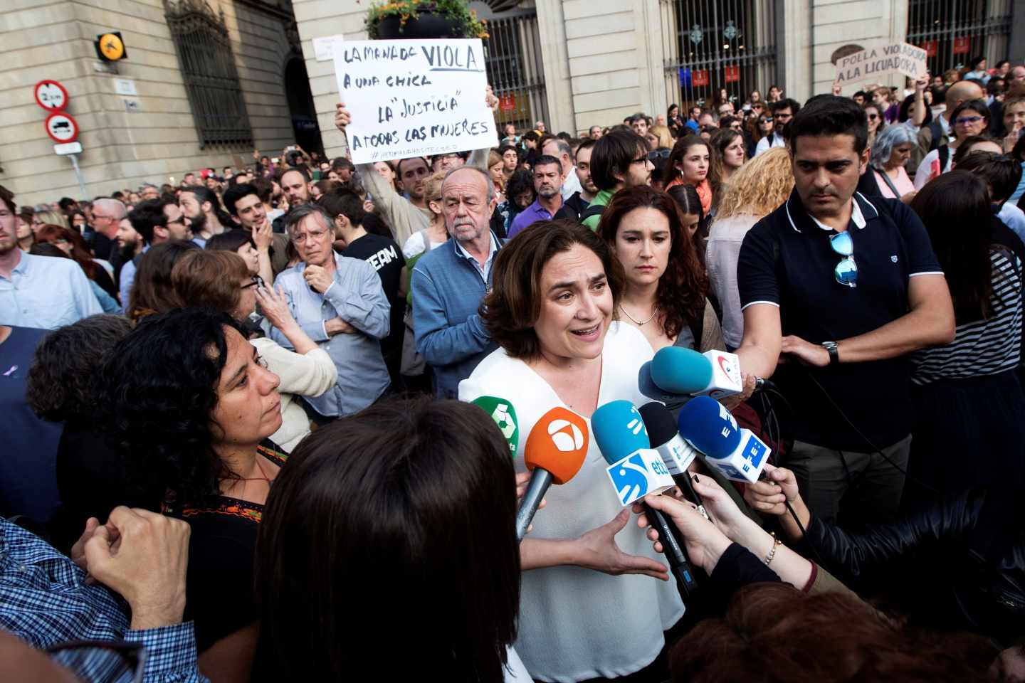 Ada Colau, en la protesta en Barcelona contra la Manada.