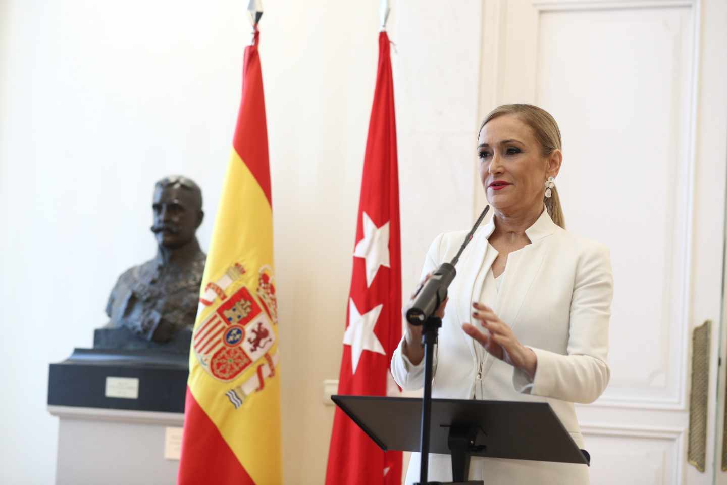 Cristina Cifuentes, durante su comparecencia para anunciar su dimisión como presidenta de la Comunidad de Madrid.