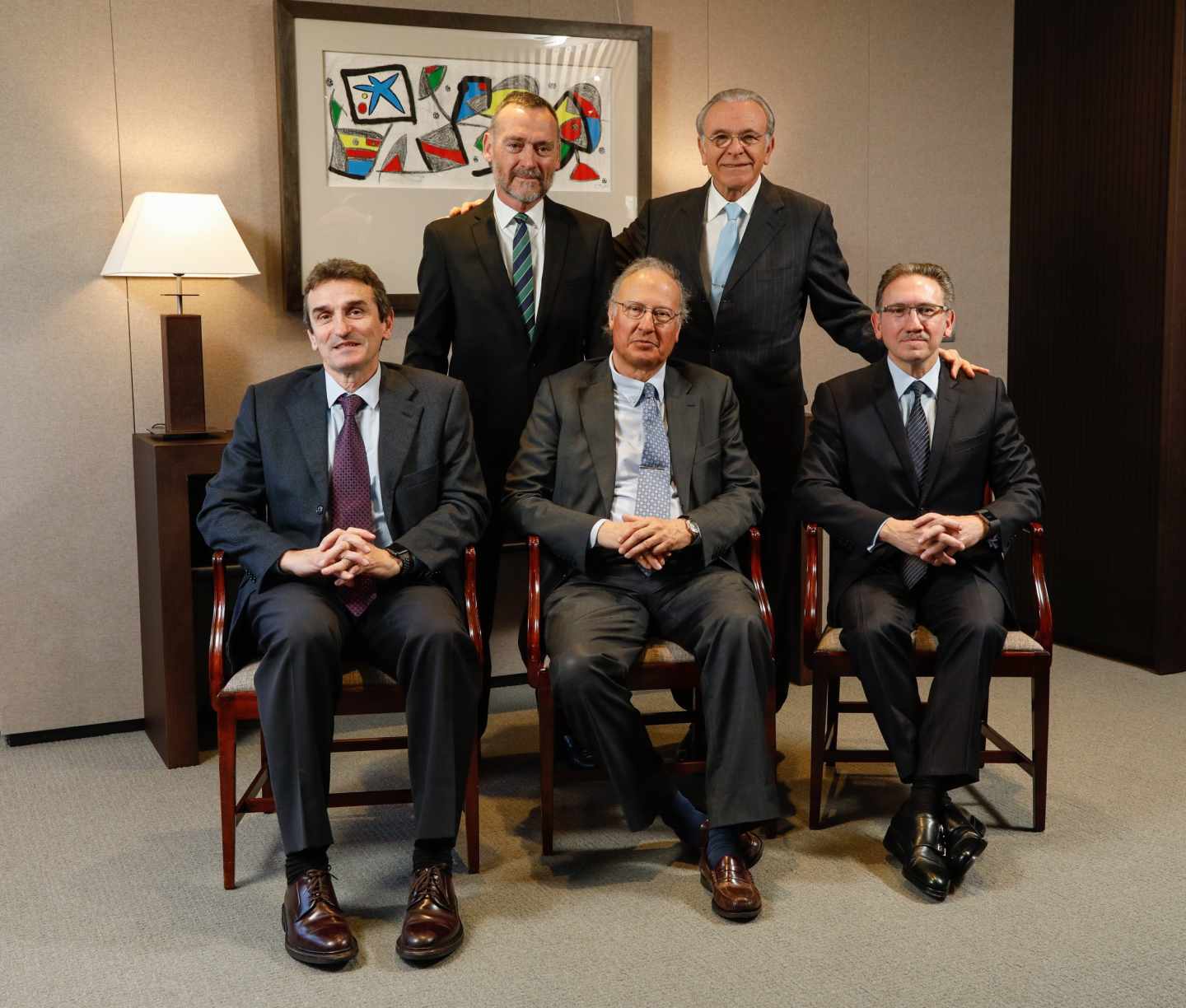 En pie, Javier Paso e Isidro Fainé (Presidente); sentados, Marcelino Armenter (director general de CriteriaCaixa), Alejandro García Bragado y Jaume Giró (director general de la Fundación Bancaria “la Caixa”).