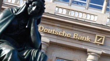 El mayor banco de Alemania es expulsado del club de élite de la Bolsa europea