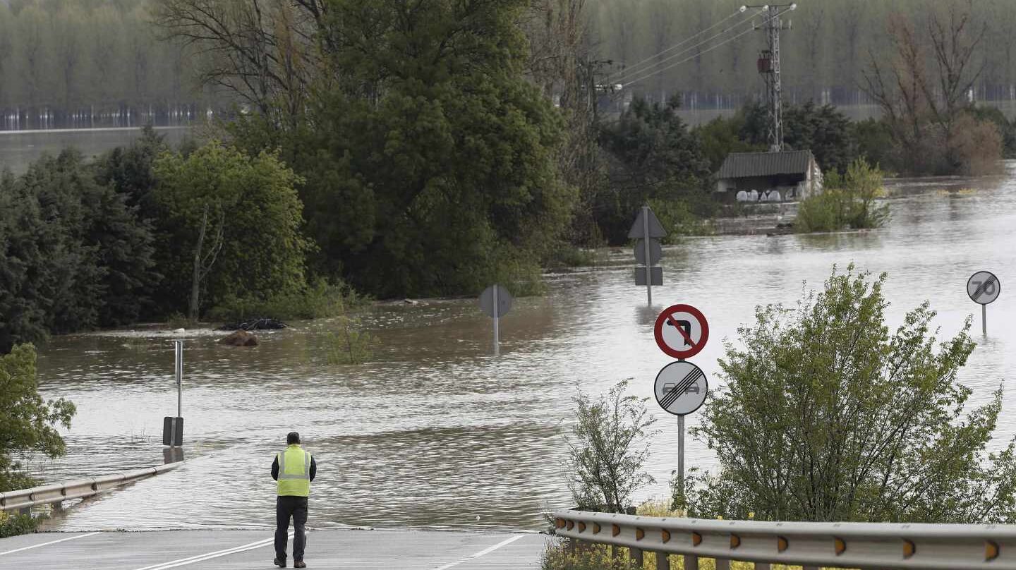 Desbordamiento del río Ebro en las cercanías de Tudela (Navarra).