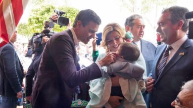 Sánchez vuelve a la Feria de Sevilla triunfal después de que Susana Díaz lo humillara