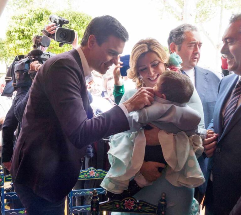 Sánchez vuelve a la Feria de Sevilla triunfal después de que Susana Díaz lo humillara