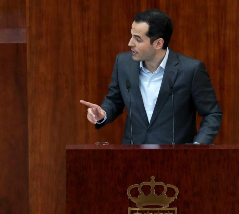Aguado insiste tras la carta de Cifuentes: "O dimite o apoyaremos la moción de censura"