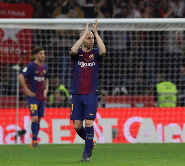 Iniesta anuncia que se marcha del Barcelona
