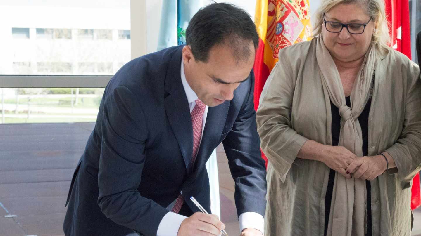 Javier Ramos y María Pilar Charro, en un acto oficial de la Universidad Rey Juan Carlos.