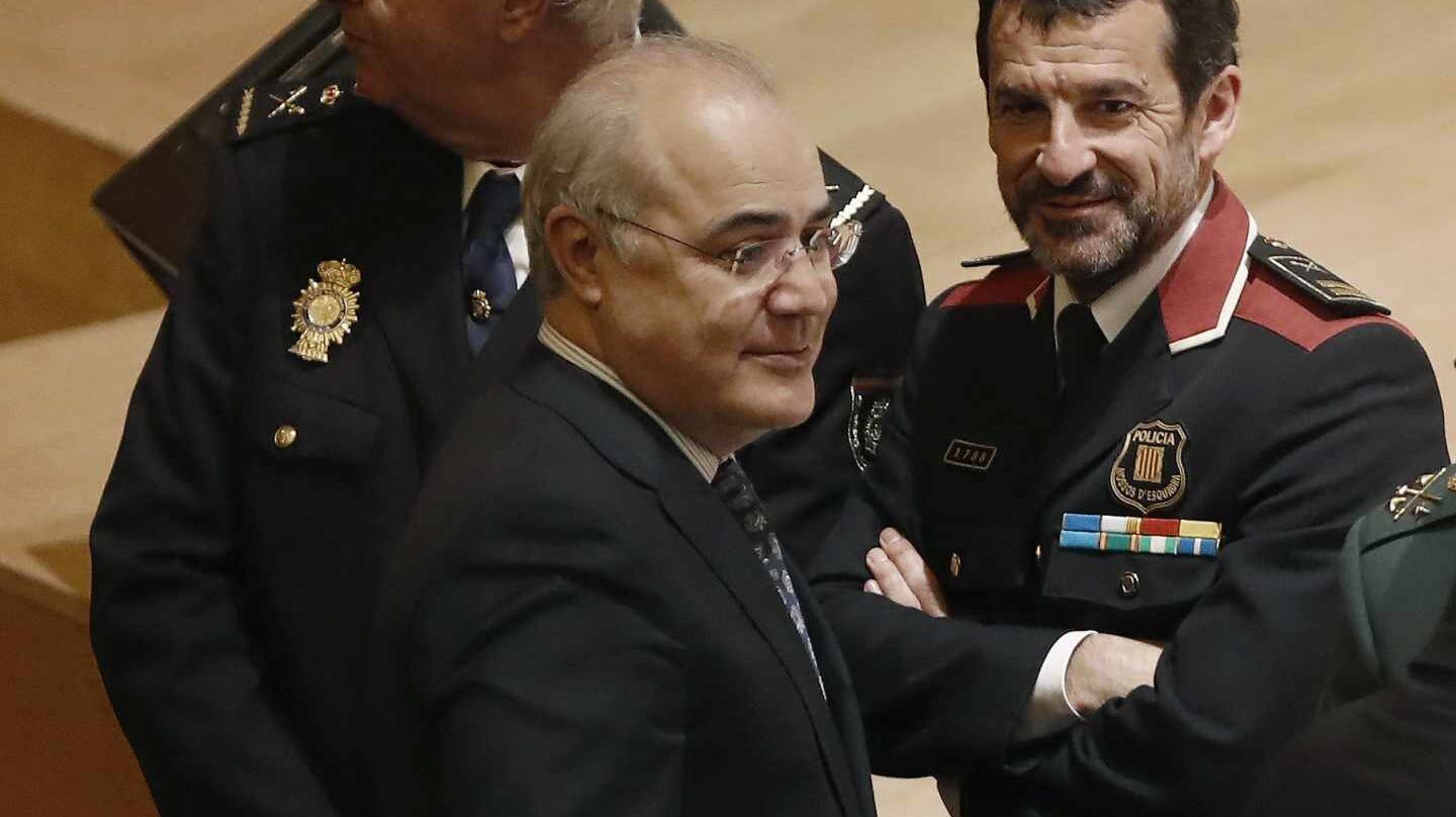 El juez Pablo Llarena, en Barcelona junto al jefe de los Mossos, Ferran López.