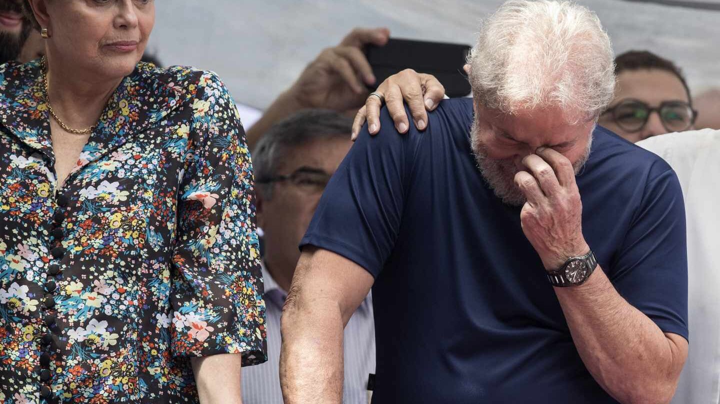 Lula da Silva junto a su sucesora, Dilma Rousseff, ante los seguidores del PT, en Sao Bernardo do Campo, cerca de Sao Paulo.